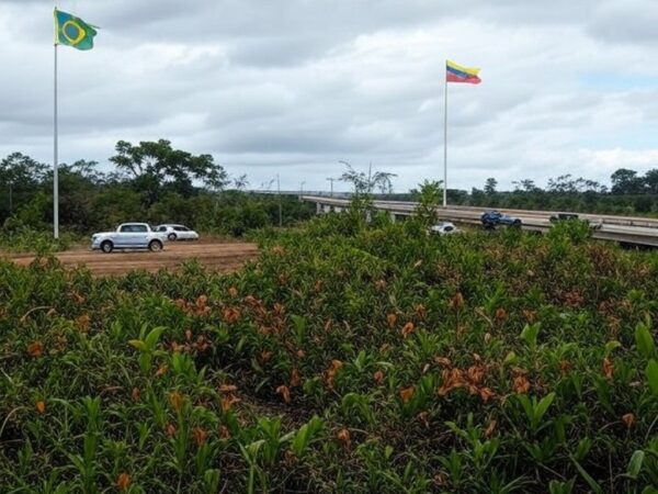Fronteira Brasil-Venezuela em Roraima, simbolizando retorno seguro de brasileiros confirmada por ministro.