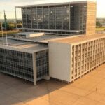 Edifício do Tesouro Nacional em Brasília simbolizando quitação de R$ 11,08 bilhões em dívidas de estados e municípios em 2025.