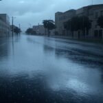 Paisagem urbana no Brasil com ruas inundadas por chuvas intensas de até 150 mm devido à La Niña, alerta do Inmet.