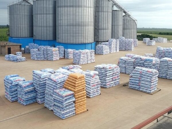 Fábrica de fertilizantes no Brasil, representando mudança na direção da Fertilizantes Heringer.