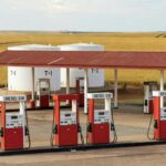 Posto de combustível rural em Mato Grosso com bombas de diesel, representando denúncia de alta no preço pela Famato ao Procon-MT.